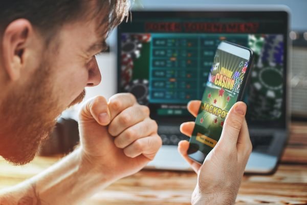 burmese8 ကာစီနို Wave Money KBZPay AYA Pay MMK ကျပ်ဖြင့် ငွေသွင်းပြီး Live Casino ကစားနေသောပုံ